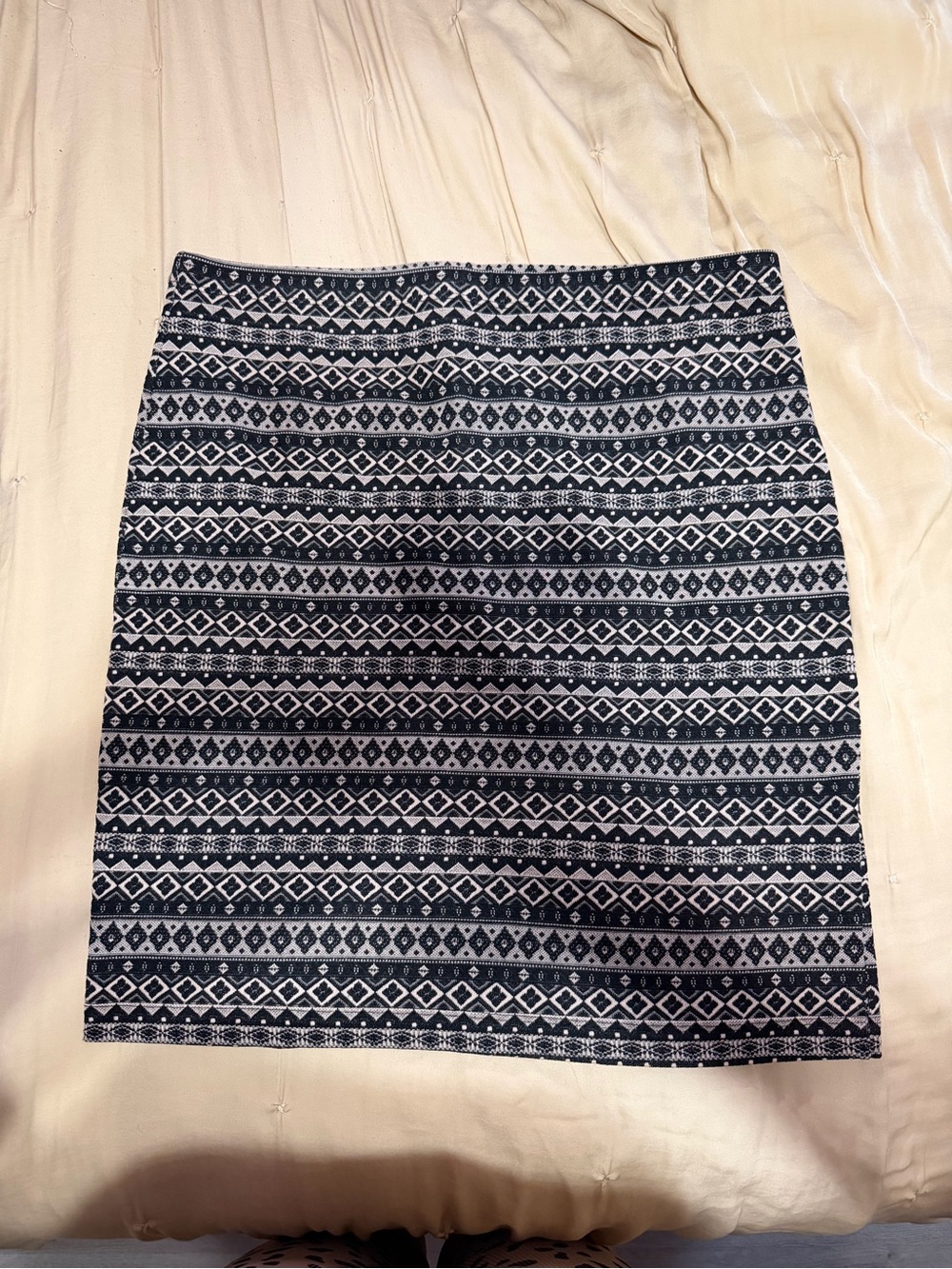 Karen Kane Navy and White Geometric Pencil Skirt